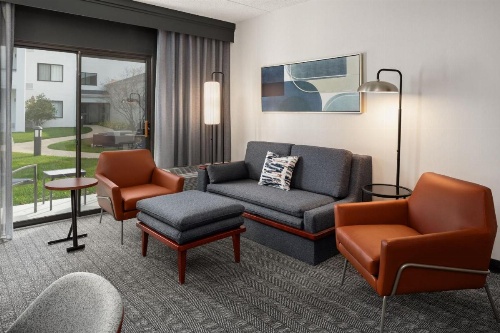 Courtyard By Marriott Chicago Waukegan/Gurnee image 9